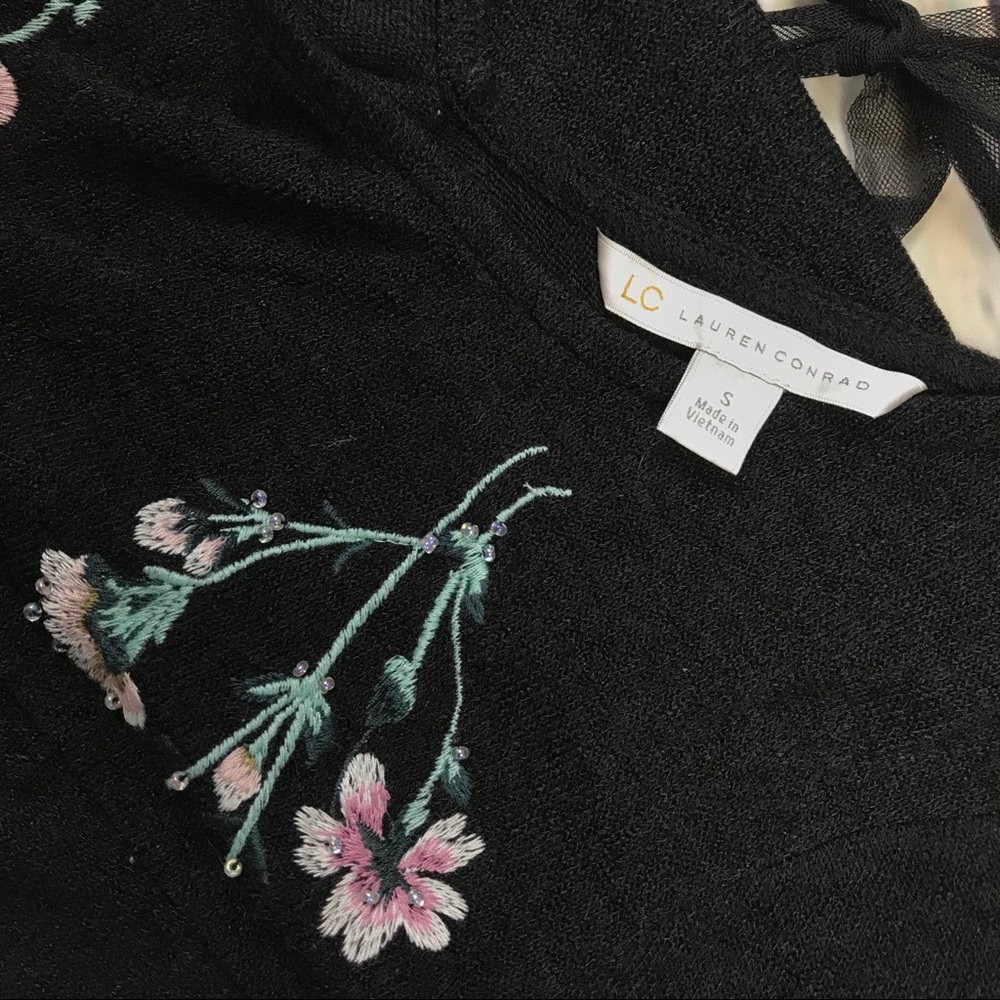 Lauren Conrad Floral Lightweight Sweater Open Back Embroidery Blouse S Girly - Picture 4 of 6